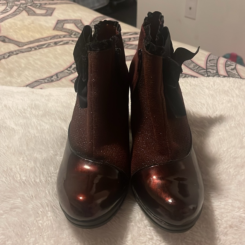 Gorgeous Burgundy booties with lots of detail. - Picture 3 of 5